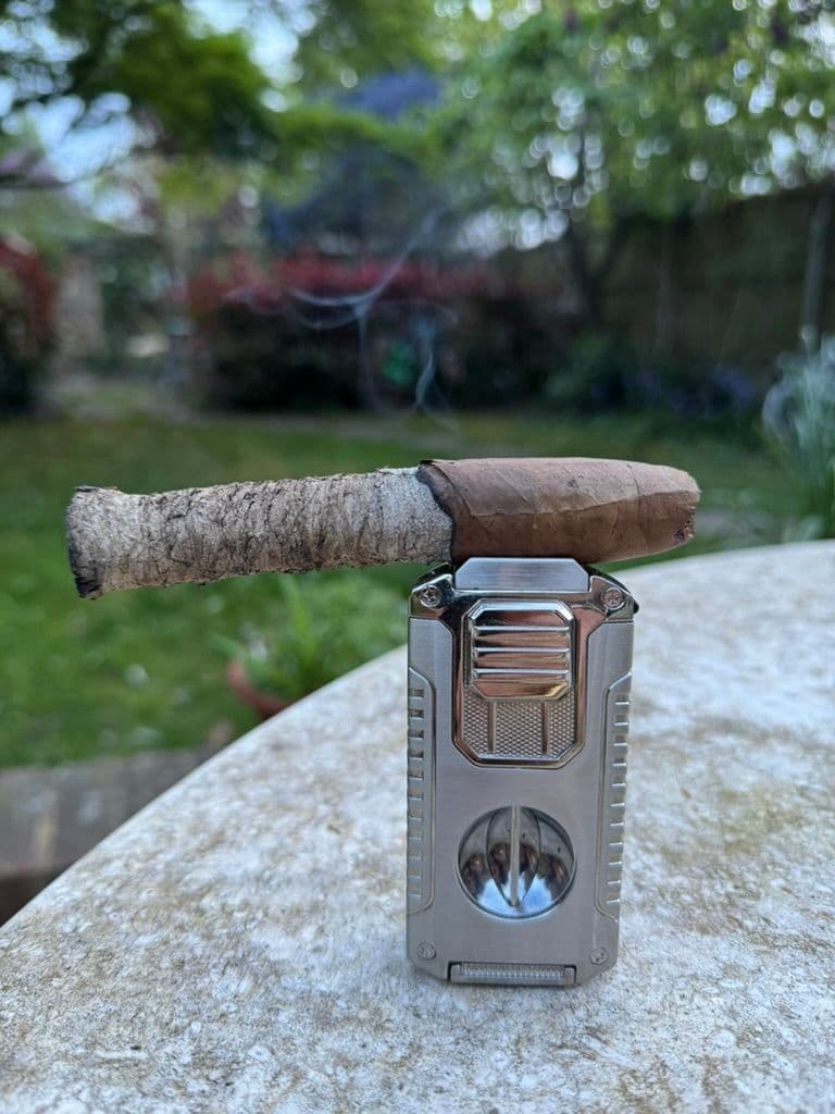 Meerapfel Meir Pyramid balanced on a torch lighter with long white ash