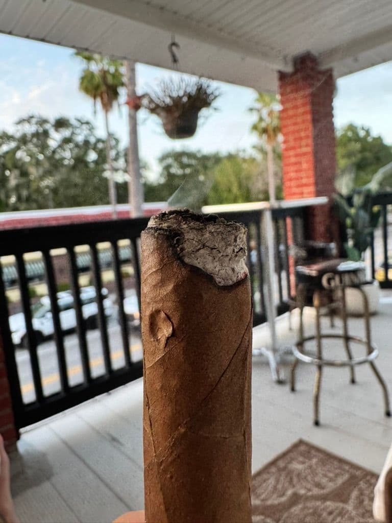 Meerapfel Richard on a porch showing ash stack and a small wrapper dent